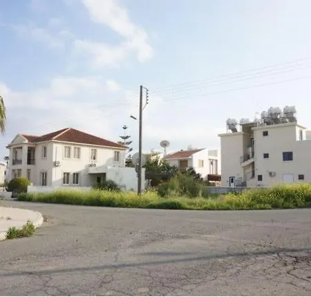 Σπίτι διακοπών 3 Bedroom Holiday Dream House Βορόκλινη
