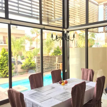 3 Bedroom Holiday Dream House Σπίτι διακοπών *