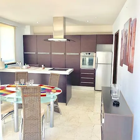 3 Bedroom Holiday Dream House Σπίτι διακοπών Βορόκλινη
